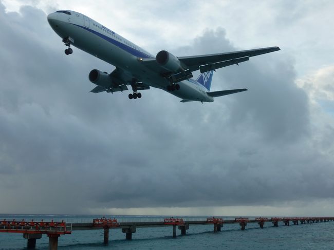 毎年恒例になった伊良部旅行。ダイビングも毎度の「島海空」http://www.irabujima.net/さんにお世話になりました。<br />例年はフィリピン沖で発生する台風も、今年は沖縄近辺での発生が多いらしくもれなく台風７号が発生しひやひや。<br />台湾沖の熱低とともに海はわさわさ。ウェザーニュースもほぼ１週間、雨やら曇りのマークうう〜せっかくの夏休みが〜〜<br />宿泊：いなうの郷<br />　　　オーシャンリンクスさしば