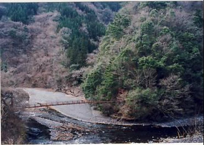 静岡県の水窪ダムから、戸中川に沿って上流に行くと、それは、それは、ため息の出るほどの渓谷美が、続きます。<br />静岡県の人でも知りません。こんな、美しい場所を、静岡県民が知らないのは、七不思議の一つです。