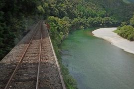 2010.9広島出張旅行8-錦川鉄道で川を下る「上り」列車（錦町から西岩国）