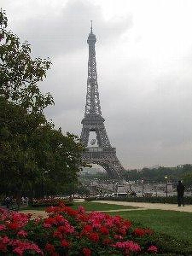 ９月初旬、初めてのヨーロッパ旅行でパリへ行ってきました。<br />聞いてはいましたが、街全体が本当に美術館のようで本当に楽しい旅でした。 <br />
