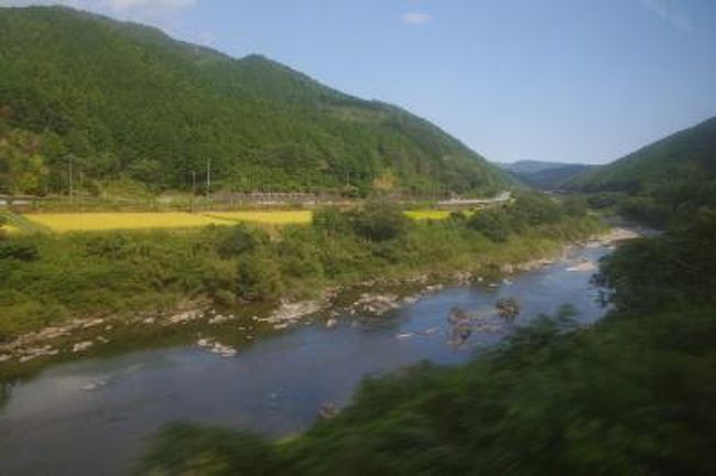 今日は鉄道で四国の西側を周り、松山へと向かいます。<br />２５年ぶりに予土線に乗りまして、夜は道後温泉に入りました。<br />