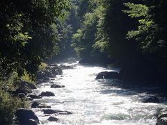 全長70km！京都一周トレイルを歩く(27)　美しき渓谷を行く② 川面きらめく金鈴渓へ
