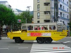 スプラッシュに乗って神戸の街めぐり　そして　そのまま　海へ　何か　ワクワクします