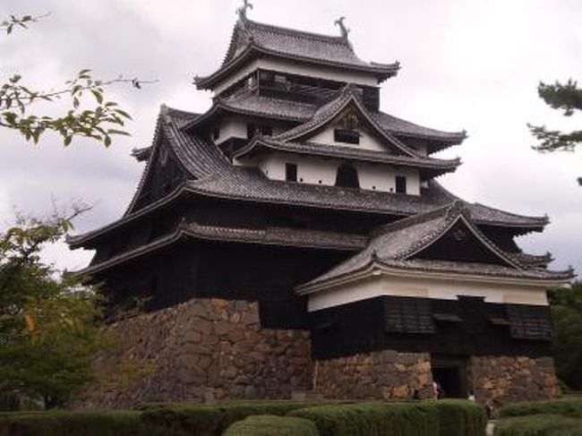 世界遺産　石見銀山・神々の里　出雲・水の都　松江・さかなと鬼太郎のまち　境港に行ってきました。<br />23日　石見銀山　三瓶　小豆原埋没林（三瓶温泉　さひめ野　泊）<br />24日　出雲大社・日御碕灯台・日御碕神社・八重垣神社（玉造温泉　湯之助の宿長楽園　泊）<br />25日　松江堀川めぐり・松江城・小泉八雲旧宅・武家屋敷・水木しげるロード <br />