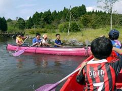 ０１．子供のお友達と行く富士山こどもの国　水の国 　カヌー　いかだを作って乗りました