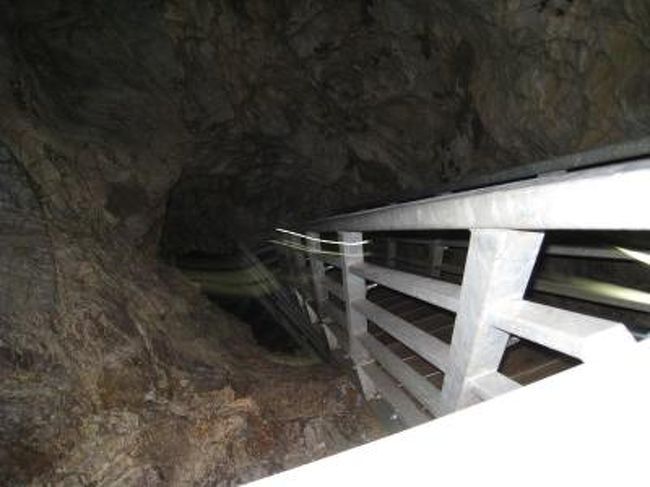 中尊寺へ行った翌日、同じ岩手県にある龍泉洞へ行きました。<br />写真を撮りましたが、洞内は暗く上手く撮影することが出来ませんでした。<br />