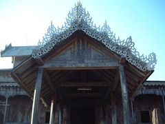 ほっこりミャンマー　③ 水上寺院　in インレー湖