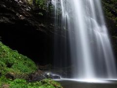 龍頭ヶ滝　「日本の滝百選」　龍頭・八重滝より。　/島根県