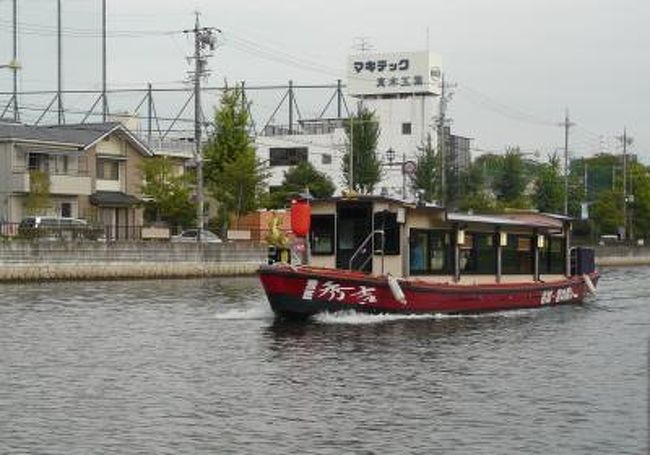 きょうは名古屋城の築城のために作られた堀川を利用した名古屋・堀川『歴史観光クルーズ』に出掛けて来ました。<br /><br />名古屋駅から東１?程にある堀川・納屋橋乗船場から乗船して、もうすぐ行われる『COP10』会場近くの白鳥乗船場、昔の面影が残る『宮の渡し』乗船場、名古屋水族館のある名古屋港乗船場まで行き納屋橋乗船場まで戻るコースに乗船の周遊を楽しみました。<br /><br />一日券(大人１０００円)を購入してゆっくり楽しむのも良いと思います。下記周辺に無料駐車場が有れば良かったですが、ありません。<br /><br />納屋橋のりば・・・周辺は名古屋１の繁華街です。<br /><br />白鳥のりば・・・・『COP10』開催の名古屋国際会議場隣に『白鳥庭園』があります。<br /><br />宮の渡しのりば・・保存されている鐘楼(写真添付)、近くに熱田神宮があります。<br /><br />名古屋港のりば・・水族館、南極観測船ふじ、観覧車、JETTYなどが有ります。<br /><br />写真は乗船した同型船です。<br /><br />機関は１０/１〜１０/２４までの期間限定の予定です。<br /><br />なごやインフォメーションNavi <br />http://www.ncvb.or.jp<br />因みに、名古屋祭りの千姫に娘も選出されました。<br /><br />名古屋堀川-歴史観光クルーズ<br />http://horikawa-cruises.ncvb.or.jp/index.html<br /><br />名古屋港水族館<br />http://www.nagoyaaqua.jp/aqua/index.html<br /><br />白鳥庭園<br />http://www.shirotori-garden.com/<br /><br />JETTY<br />http://www.nagoyaaqua.jp/jett/index.html<br /><br />トラベラーのja0hleさんが当旅行記を見て出掛けて貰えました。<br />