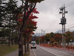 ２０１０年１０月８日　軽井沢駅と旧軽井沢周辺の紅葉は、すでに始まっていて、間もなく見頃を迎えるでしょう。