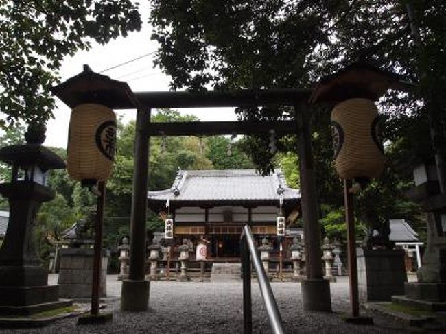 大阪の茨木の安威山の中腹にある阿為（あい）神社は、大化改新の２人の首謀者である中大兄皇子(天智天皇)と中臣鎌足(藤原鎌足)のが密談を繰り返したといわれています。<br /><br />中臣鎌足がこの三島辺りに住んでいたためのようですが、談山神社での事前打ち合わせといったところなのでしょうか。<br /><br />その阿為神社の周りと往復の途中にある神社仏閣を巡ってみます。<br /><br />【写真は、名神大社　新屋坐天照御魂神社（みょうじんたいしゃ　にいやにいますあまてるみたまじんじゃ）です。】