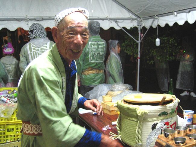 いわゆる｢掛川祭り｣は掛川駅北の「掛川城下の祭り」（新幹線から北）だが、掛川駅南でも同日に「掛川駅南地区祭典」が行われている。<br /><br />地元では通称｢駅南祭（えきなんさい）｣と呼ばれている。今回は｢駅南祭｣に密着取材しました v(^o^)v<br />