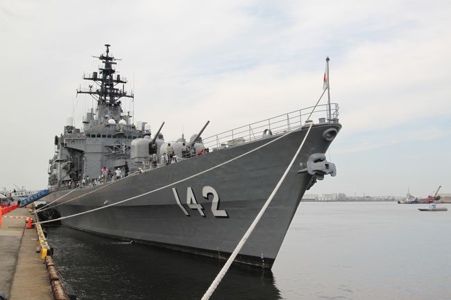 10月16、17日に堺泉北港で護衛艦ひえいの一般公開がありましたので行ってきました☆ 護衛艦に乗船するのは今回が2回目です。(前回は呉旅行での護衛艦せとゆき)呉に行った時にも思ったんですが、やっぱりかっこいいです!! 特に説明は無いので写真だけを楽しんでください。