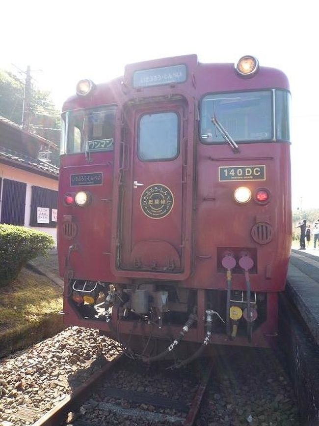 友人に誘われ、熊本県の人吉から鹿児島の吉松までＪＲ九州肥薩線のいさぶろうに乗りました。<br /><br />列車の旅は久しぶり。<br /><br />停車駅は　人吉駅→大畑駅→矢岳駅→真幸駅→吉松駅　です。<br />駅ごとに５〜１０分の停車時間があり、列車を降りて写真を撮ったり楽しめました。<br />
