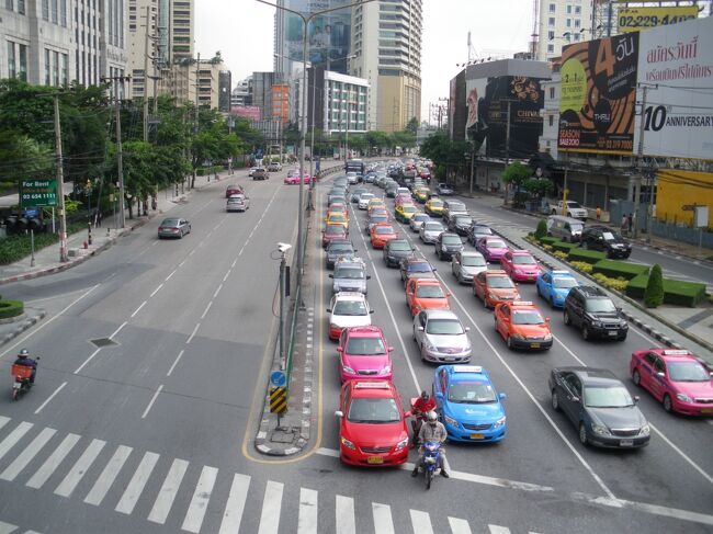Bangkokで生活 しているThai人の<br />一般的な暮らしを、少し体験する事が出来ました。<br /><br /><br /><br /><br />