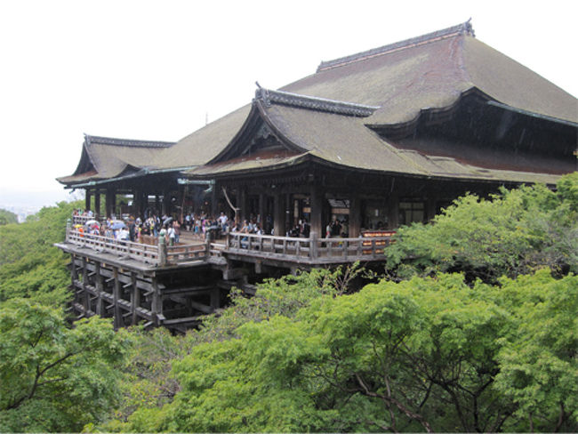 1日目に鈴虫寺へ祈願した次の日…京都観光2日目です。<br /><br />八坂神社、清水寺、銀閣寺などを見て回りました。