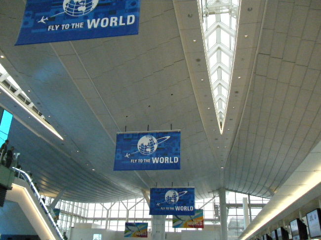 2010年10月21日にオープンした羽田の国際線ターミナルです。そのままソウルに飛びました。