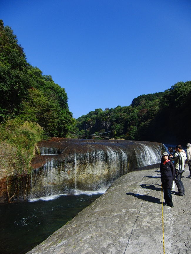 先週末は、日光の中善寺湖辺りの紅葉が見頃とのことで、東北道からいろは坂を経由して、奥日光にいく予定でしたが、朝のスタートにまごつき、早々に東北道が部分的に渋滞していたので、裏から奥日光を攻めることにしました。<br />自宅は蓮田市なので、途中から北関東自動車道の太田インターチェンジ(現在こままで完成)から関越に向かい、北上して沼田インターで下車して、国道120号で奥日光に向かうことにしました。
