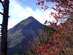 ～山歩き～　紅葉もあと少し　高妻山と戸隠山