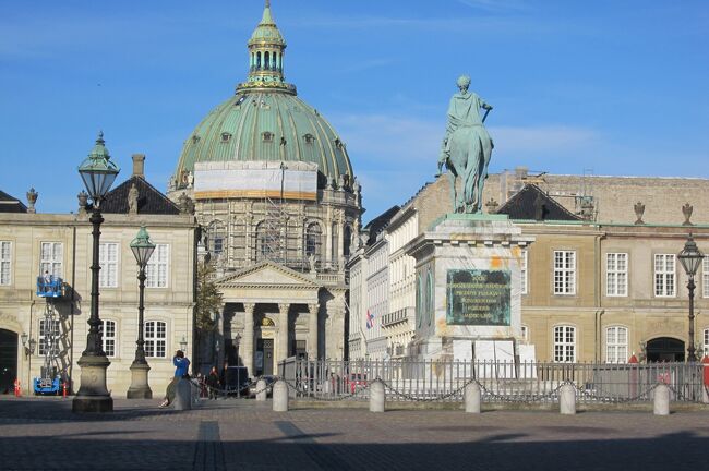2010秋、黄葉の北欧4カ国旅行記(7/46)：10月13日(5)：コペンハーゲン・アマリエンボー宮殿とその界隈