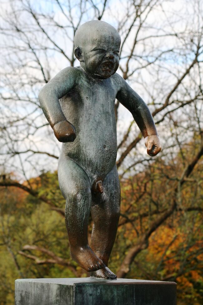 ノルウェーの著名な彫刻家、グスタフ・ヴィーゲランの作品展示で有名なフログネル公園の中ヴィーゲラン彫刻公園紹介の締め括りです。