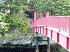 『 千賀の浦 』に浮かぶ　【 曲木（まがき）島の籬神社 】-1　 籬神社へは橋が有るけど渡れない　          塩竈市　宮城県