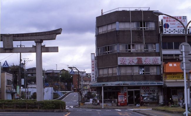 関西線で奈良へ行って見よう。<br />仕事で三重県へは良く出かけるし、三重営業所に所属していたこともある。<br />町村合併の盛んな頃、島ヶ原村へ仕事で出かけた。このままもう一駅二駅行けば京都府月ヶ瀬である。一度京都まで関西線で行ってみようと思い考えていた。<br /><br />奈良へもいける。母者を京都から呼んで奈良で落ち合うことにした。<br /><br />