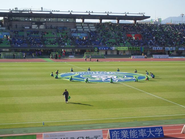 神奈川県の平塚競技場へサッカー観戦へ行きました。<br /><br />ちょうど紅葉が綺麗な時期でした。<br />