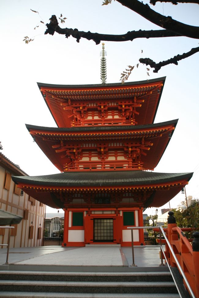 国の重要文化財にも指定されている尼崎の総本山本興寺のある寺町通りに行ってきました。<br /><br /><br />本興寺の詳細はこちら<br />http://ja.wikipedia.org/wiki/%E6%9C%AC%E8%88%88%E5%AF%BA_(%E5%B0%BC%E5%B4%8E%E5%B8%82)#.E5.A2.83.E5.86.85<br /><br />長遠寺の詳細はこちら<br />http://ja.wikipedia.org/wiki/%E9%95%B7%E9%81%A0%E5%AF%BA_(%E5%B0%BC%E5%B4%8E%E5%B8%82)