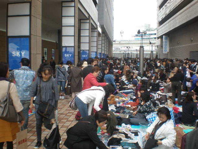 久しぶりに横浜へウオーキング<br />とは言っても横浜駅まではＪＲですが<br />さすが＜アジア太平洋経済機構会議＞の開催地<br />だけあって物凄い混雑です