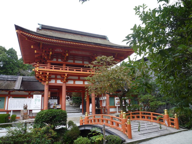 本日は、近頃パワースポットとしても注目され、京都の中で最も古い神社の一つとされる上賀茂神社をお散歩です。<br /><br />葵祭りでも有名ですよね