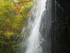 晴れの国　岡山（鏡野町/岩井の滝（裏見の滝）を森林浴）