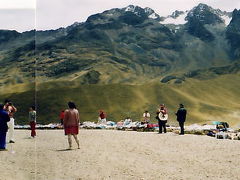 ペルー：ラ・ラヤ峠・シユスタニ遺跡の旅