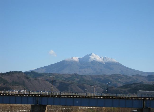 天気がいいので、ドライブに出かけました。<br />青森県・津軽地方を縦断です。<br />くっきりと見える岩木山の形の変化を楽しむ旅にもなりました。