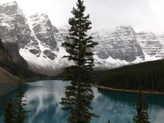 カナダ11　モレーン湖　丘から見下ろして　☆湖水は鮮明な淡藍色