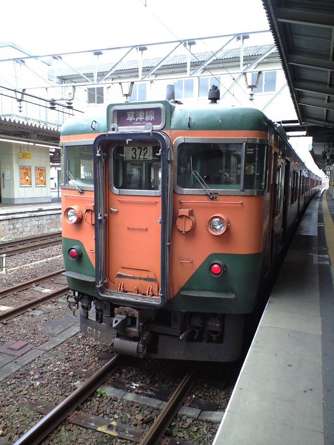 <br /><br /><br /><br /><br /> さて、11:27発の「柘植」行きは、113系電車ですが、アコモデーション未改造車やねえ。<br /><br /><br /><br /> 乗り心地と言うか、座り心地はあんまり良え事ないのやけど、国鉄時代のオリジナル塗装やから骨董品的な趣はあるよな。