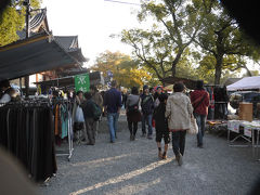 霜月の東寺・弘法さんの市