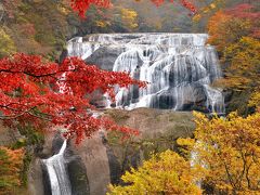 日本三名瀑に数えらる茨城県大子町の袋田の滝の紅葉　２０１０