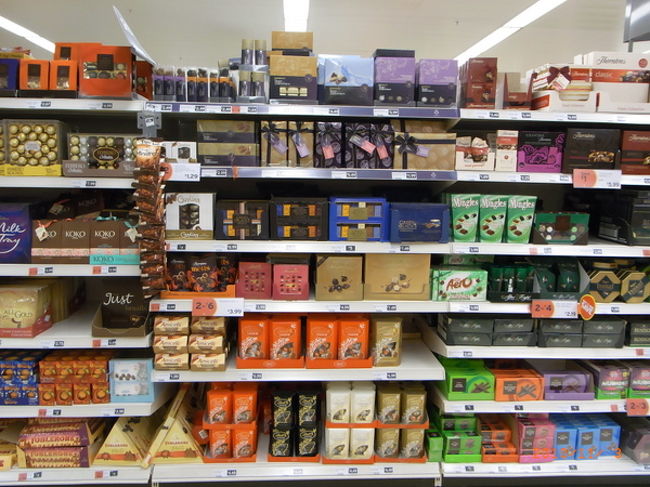 イギリスでのお土産は、大手スーパーマーケット・セインズベリー（Sainsbery`s）がおすすめ。<br />食料品は税金がかからない上に、紅茶は激安です。