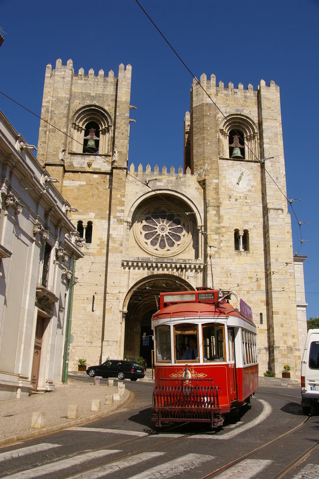 ポルトガル情緒たっぷりの路面電車に乗りたくてポルトガルにやってきました。<br />マドリードから夜行列車でポルトガルのリスボンに到着して、カリス（Carris)の一日乗車券を購入して散策しました。<br />