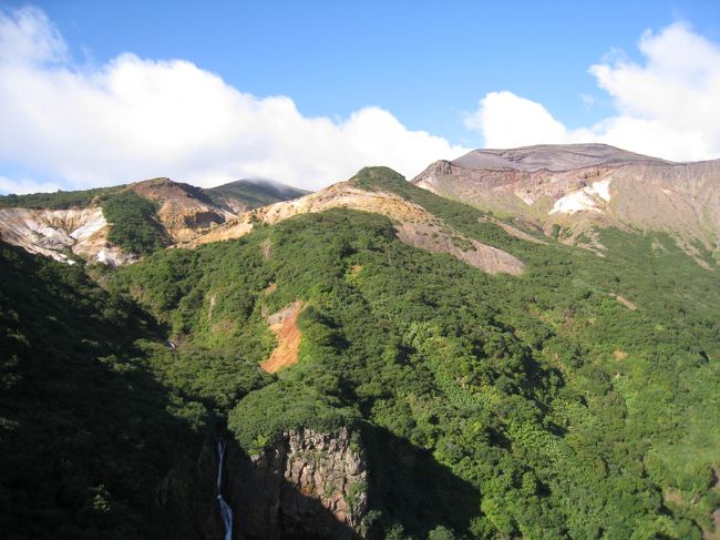 東北9日目その１<br /><br />蔵王ハイライン〜蔵王山･熊野岳〜遠刈田温泉<br /><br />前日、またまた暴風の中での車中泊し、熊野岳往復、遠刈田温泉に浸かって帰ろうとしましたが･･･。<br /><br />表紙は不帰の滝と蔵王山