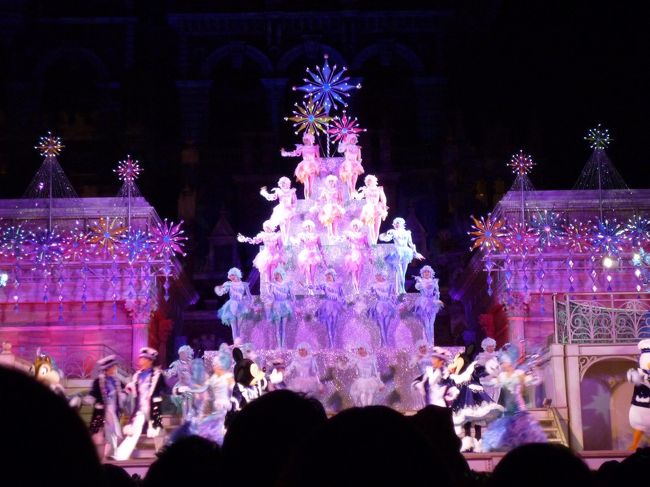 クリスマスイベント中の“東京ディズニーシー”へ行ってきました。<br /><br />昨今のダッフィー人気たるや、ものすごいものですね〜<br /><br />何処も彼処もダッフィーまみれ！<br /><br />今や“東京ダッフィーランド”と化していました（笑）<br /><br />そんな私もしっかりダッフィーグッズげっとしてますけどね〜〜〜<br /><br />