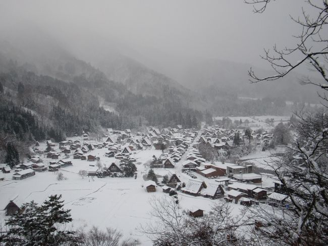 来月（2011年１月）、北海道を旅するに当たり、装備類の点検と準備がてら、雪の「白川郷・五箇山」を訪れました。