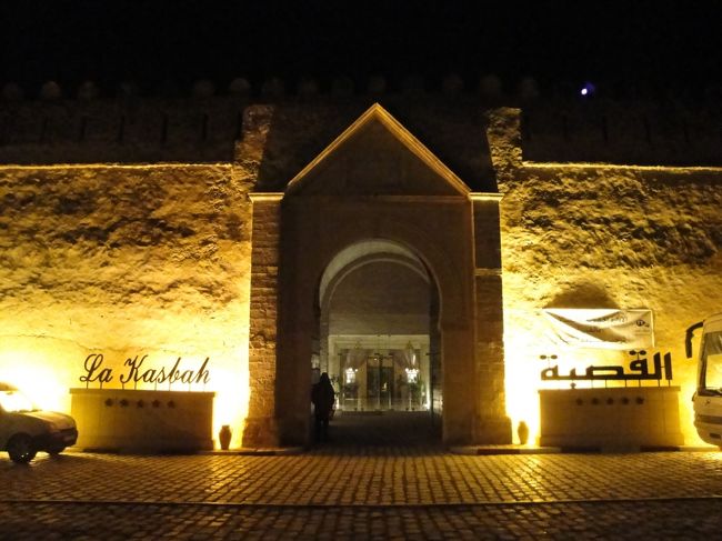 <br />チュニジアの古都ケロアンでの宿泊は、<br />５つ星ホテル｢ラ・カスバ」でした。<br /><br />ラ・カスバは、名前から推測できますが、<br />メディナの一角にあるカスバをホテルにしています。<br /><br />