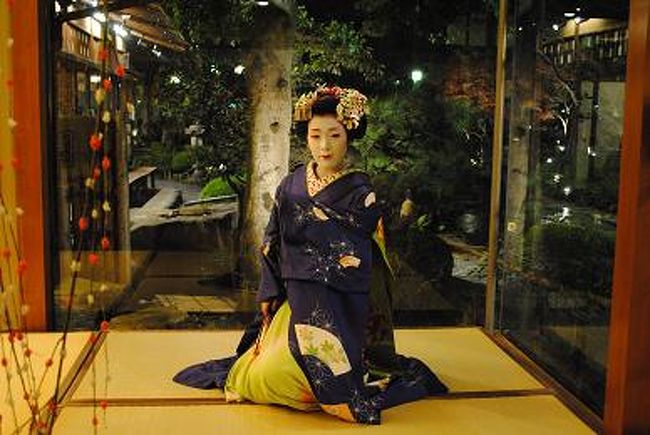 今年はいったい何度京都へ来たんだろう・・・　足しげくお京阪に乗って舞妓さんに会いに来たものです。そして今日は2010年の締めくくりとして、がんこ高瀬川二条苑に舞妓さんに会いにやって来ました。
