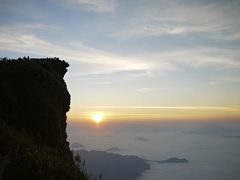 タイ・チェンライ訪問記③（Phu Chi Fa, Chiang Rai, Thailand, 雲海からの日の出　絶景プーチーファー、プーサンの滝へ）