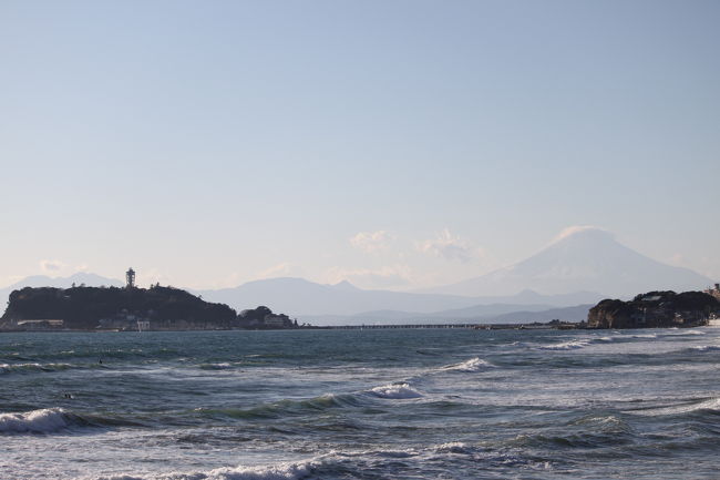 2010年大晦日、あまりに良いお天気だったので湘南に行ってみました。<br />七里ヶ浜から江ノ島と富士山が綺麗に見え、2010年最後の日に美しい景色で締めることができました。