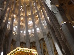 バルセロナ（１）光さす主祭壇、サグラダファミリア