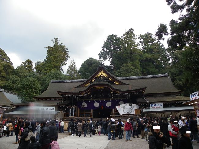 2011年のお正月。<br />２日にはスヌーピーイベントに出かけましたが、それ以外は遠出せずに家でゴロゴロ...。<br />４日になったら初詣も少しは空いているだろうということで、『三輪明神　大神神社（奈良県桜井市）』と『石上神宮（奈良県天理市）』の２ヶ所へ初詣のハシゴに行ってきました！<br /><br />まずは、大和国一之宮と言われる『三輪明神　大神神社』をご紹介しま〜す！
