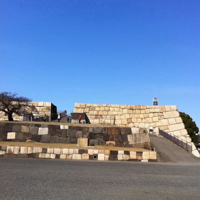 江戸城って入れたんですよ。<br />知ってました？<br /><br />俺は長らく東京に住んでいたのに知りませんでした。<br /><br />ってことで、東京の皇居の敷地内にある江戸城跡のレポします。